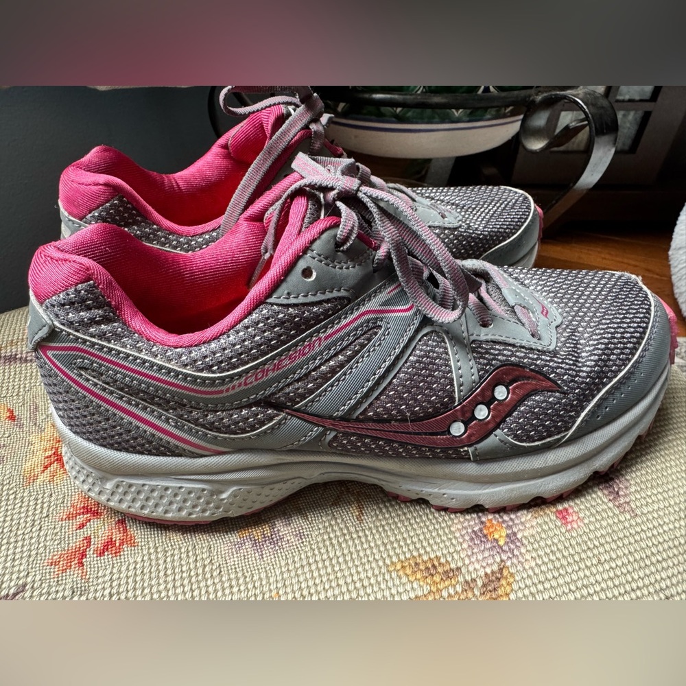 Saucony Cohesion Grid Women's Gray and magenta Running Shoes Sz 7.5W, pre owned - Picture 3 of 11